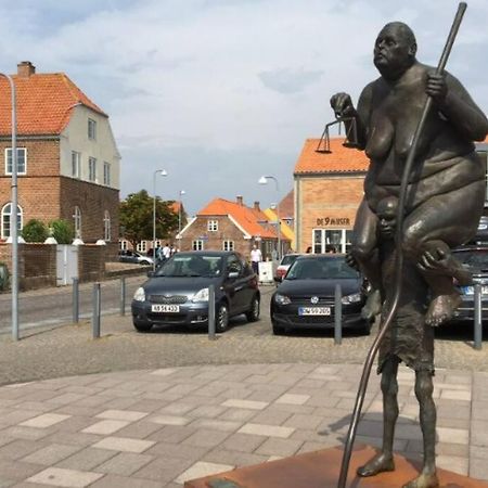 Hyggeligt Lille Byhus Lige Mellem Havnen Og Bytorv 灵克宾 外观 照片