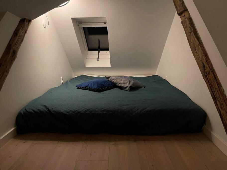 Hyggeligt Lille Byhus Lige Mellem Havnen Og Bytorv 灵克宾 外观 照片