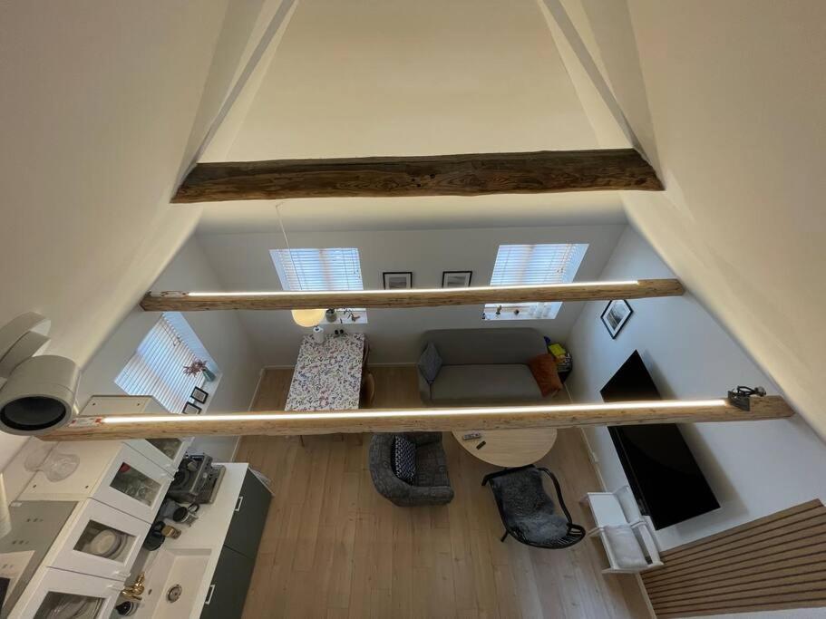 Hyggeligt Lille Byhus Lige Mellem Havnen Og Bytorv 灵克宾 外观 照片